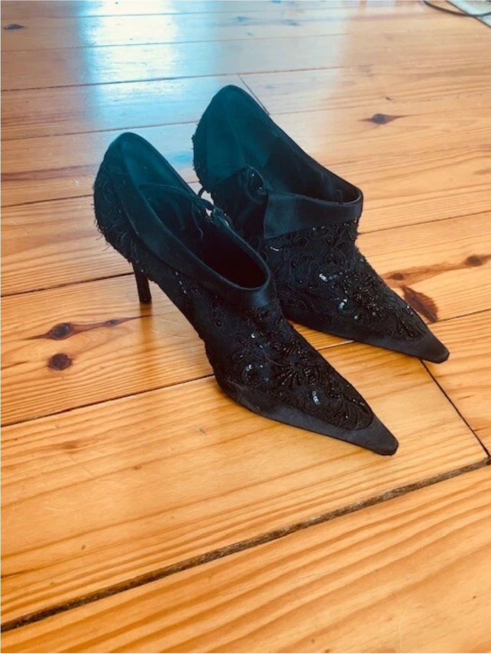 Badgley Mischka Black Embellished Pointed-Toe Ankle Booties 38 Italy